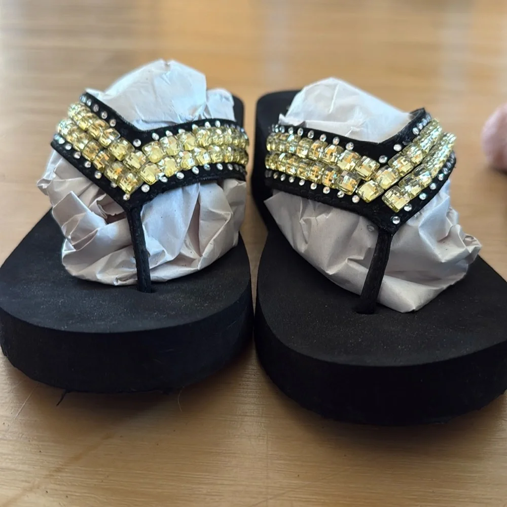 YELLOW BOX WOMEN YELLOW EMBELLISHED BEADING MEDIUM HEEL ROUND TOE SIZE 8.5 WEDGE - Picture 2 of 13